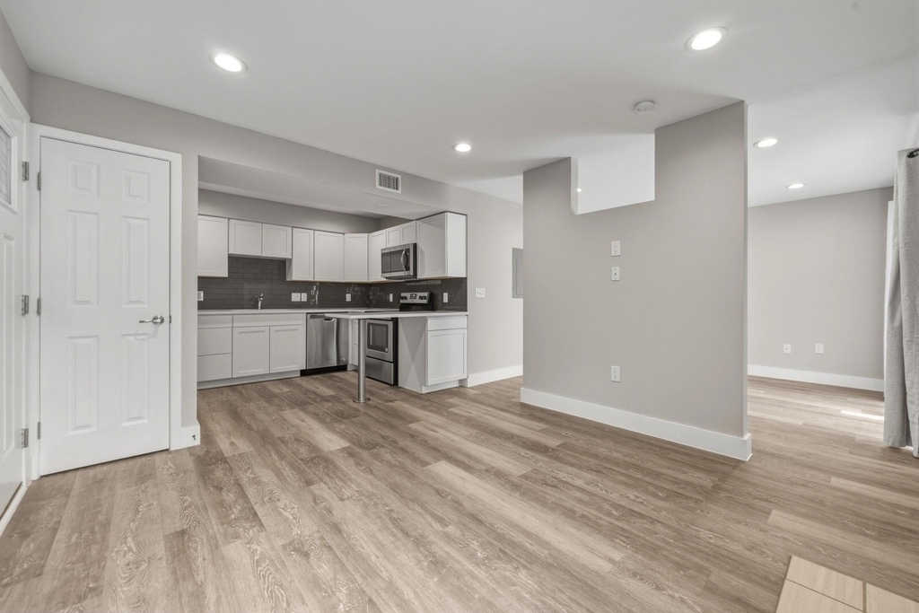 935 La Posada Dr - Photo 1