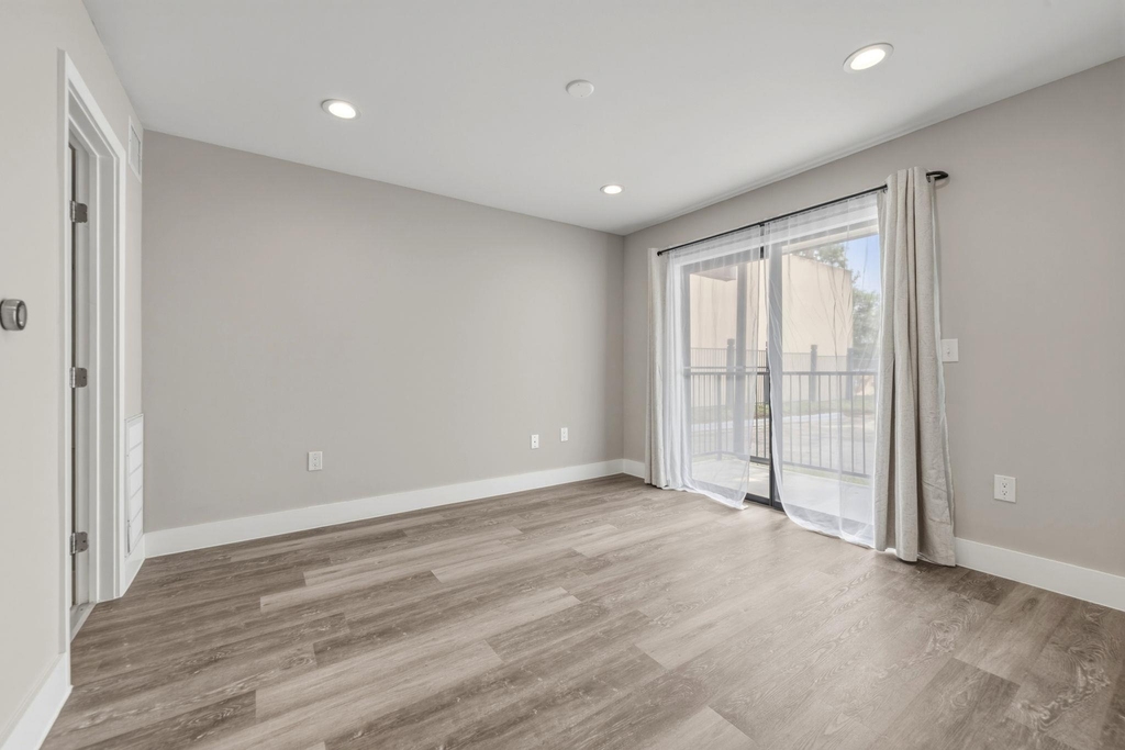 935 La Posada Dr - Photo 12