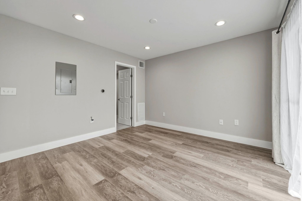 935 La Posada Dr - Photo 13