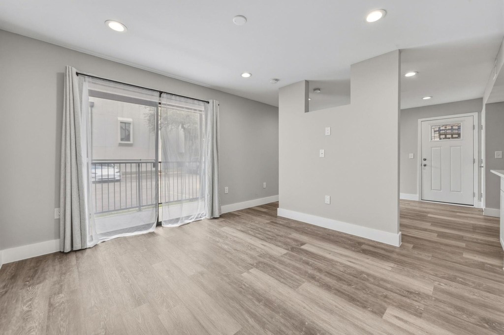 935 La Posada Dr - Photo 15