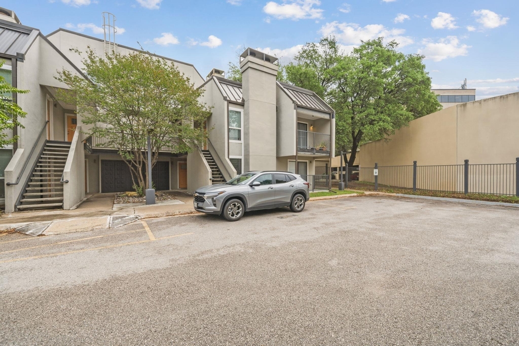 935 La Posada Dr - Photo 3