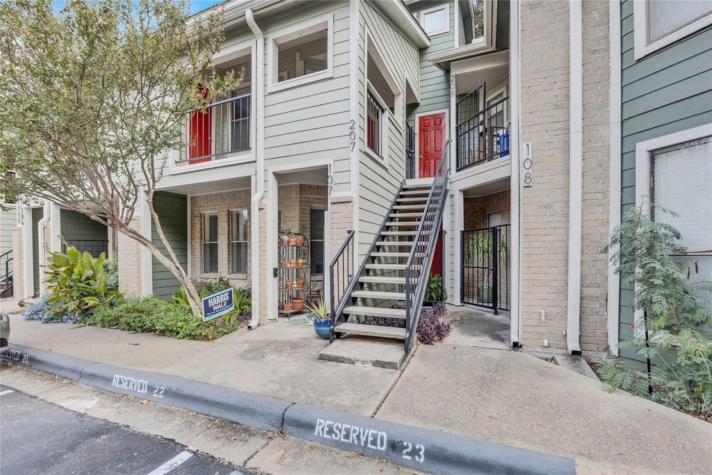 2104 Cullen Ave - Photo 0