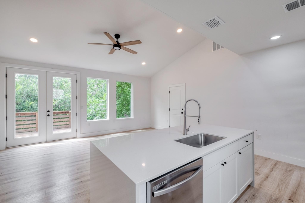 5211 Rob Scott St - Photo 10