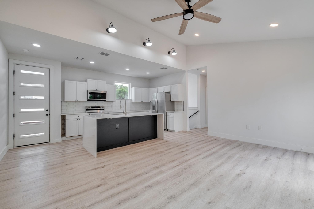5211 Rob Scott St - Photo 3