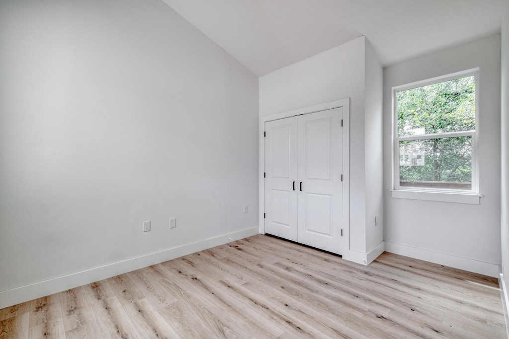 5211 Rob Scott St - Photo 11
