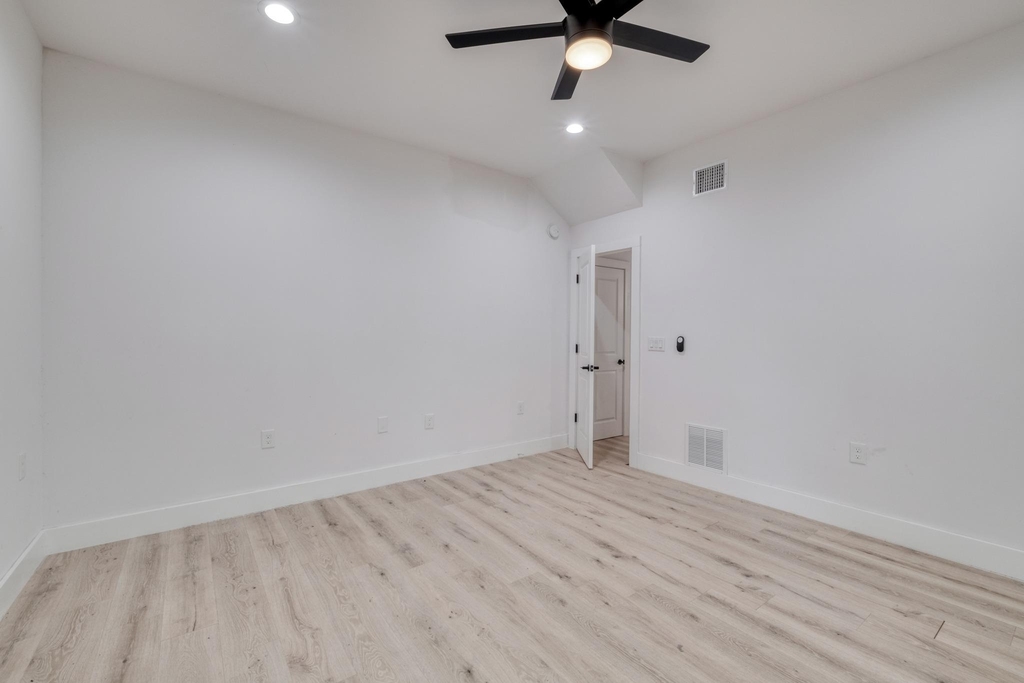 5211 Rob Scott St - Photo 15