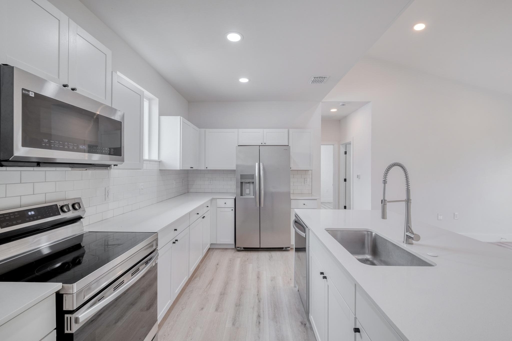 5211 Rob Scott St - Photo 9