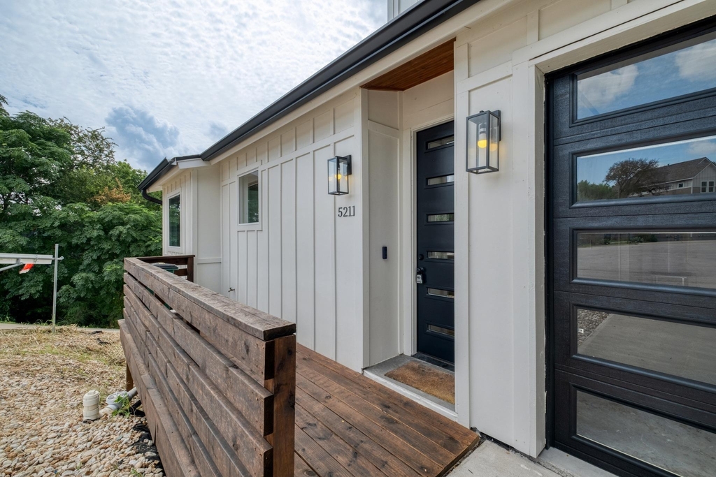 5211 Rob Scott St - Photo 2
