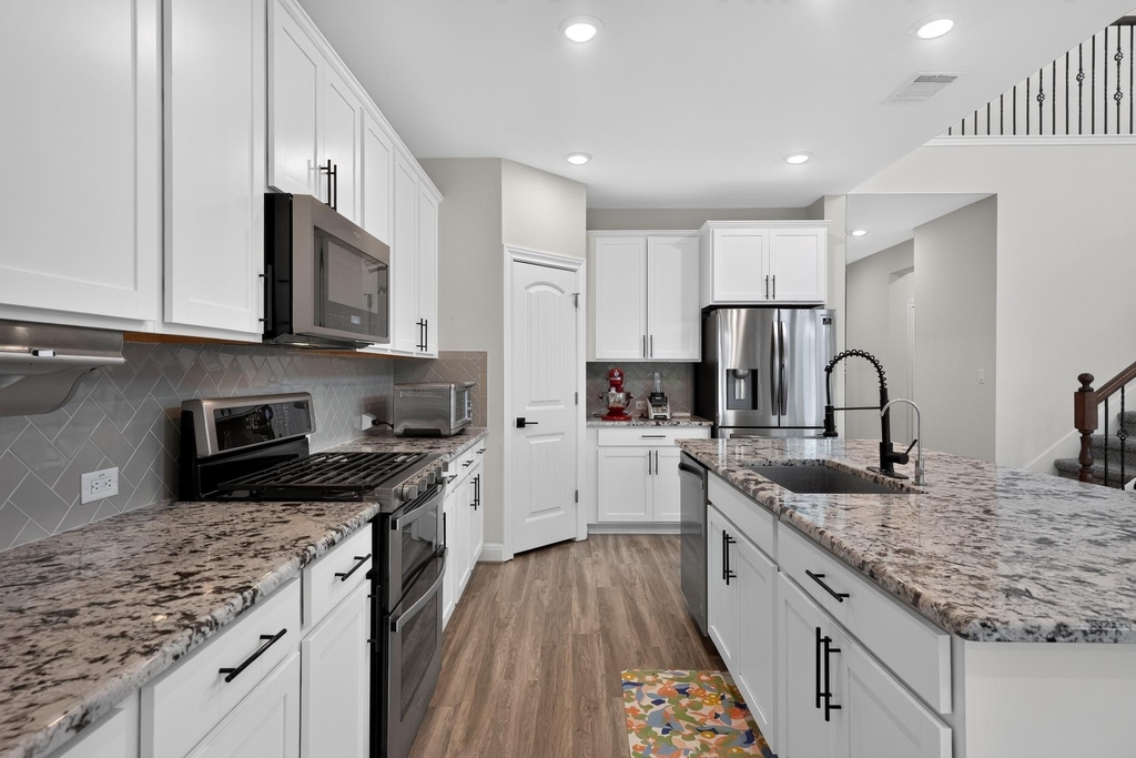 208 Windom Way - Photo 3