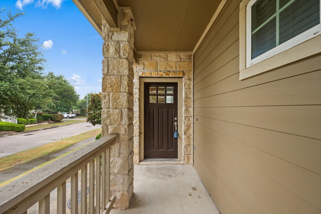 1613 Corn Hill Ln - Photo 2