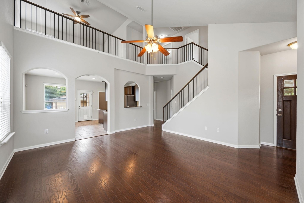 1613 Corn Hill Ln - Photo 4