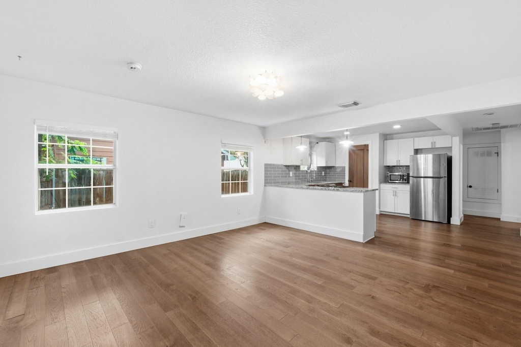 1137 Nickols Ave - Photo 7