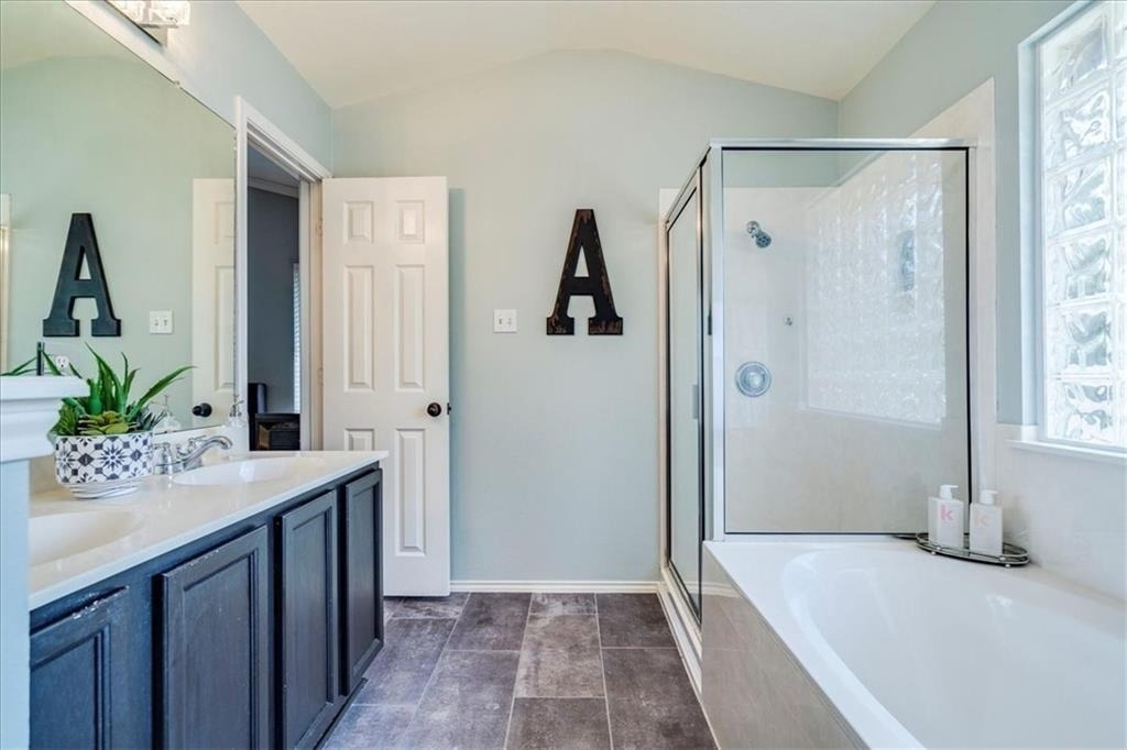 1202 Cardigan St - Photo 11