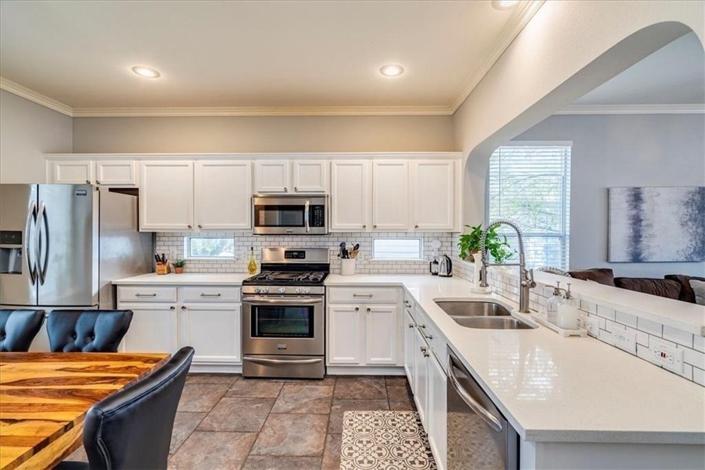 1202 Cardigan St - Photo 5