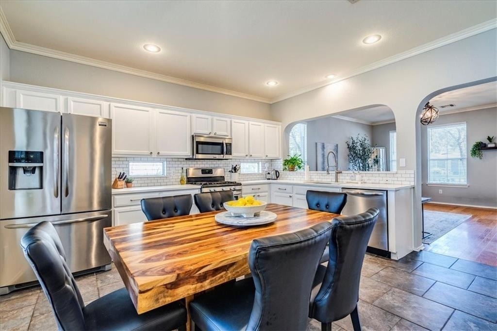 1202 Cardigan St - Photo 7
