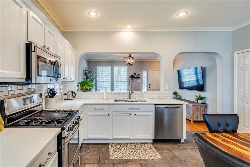1202 Cardigan St - Photo 6