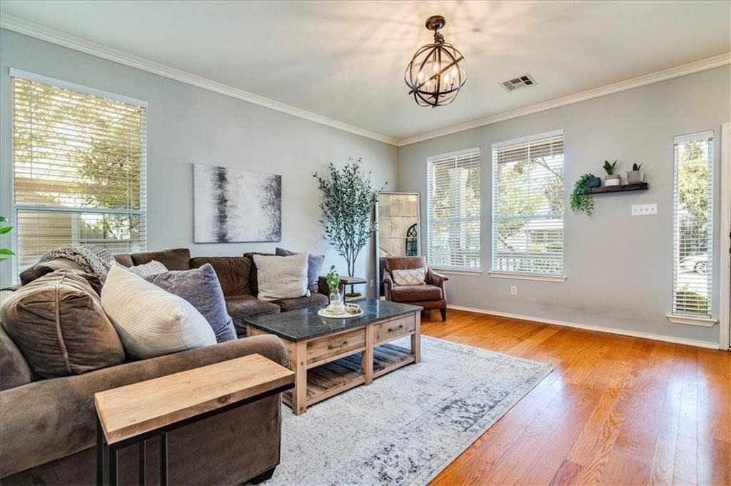 1202 Cardigan St - Photo 2
