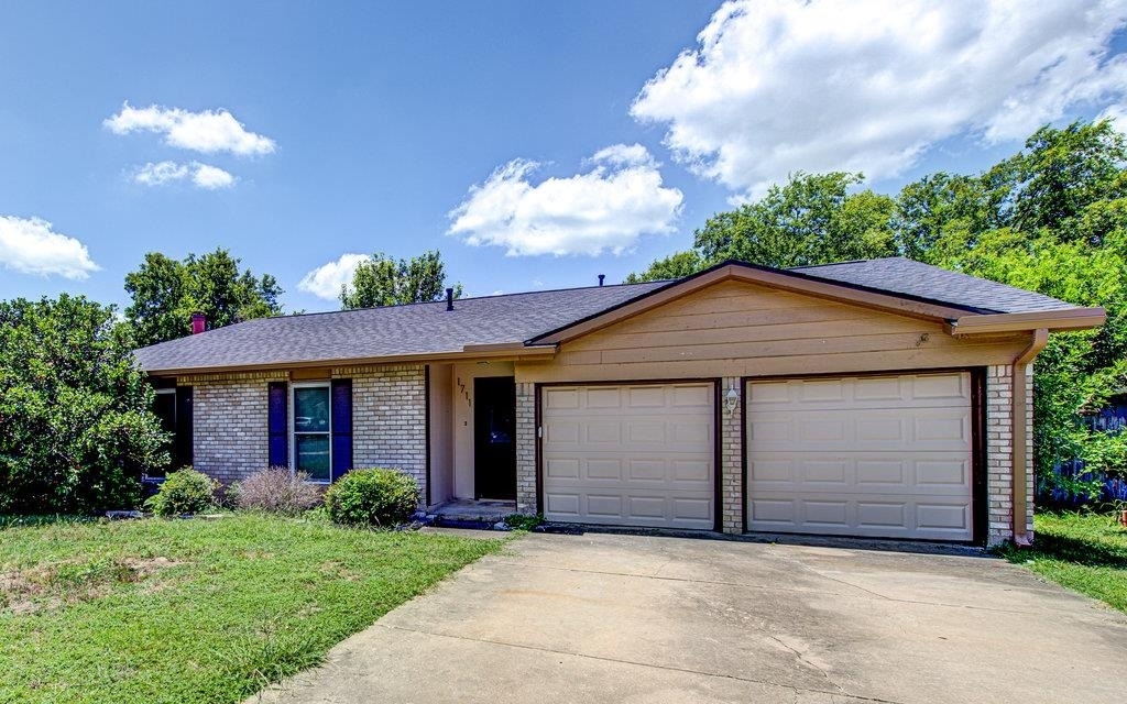 1711 Cricket Hollow Dr - Photo 0