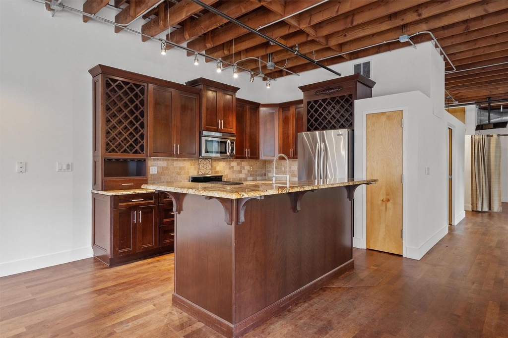 411 Brazos St - Photo 9