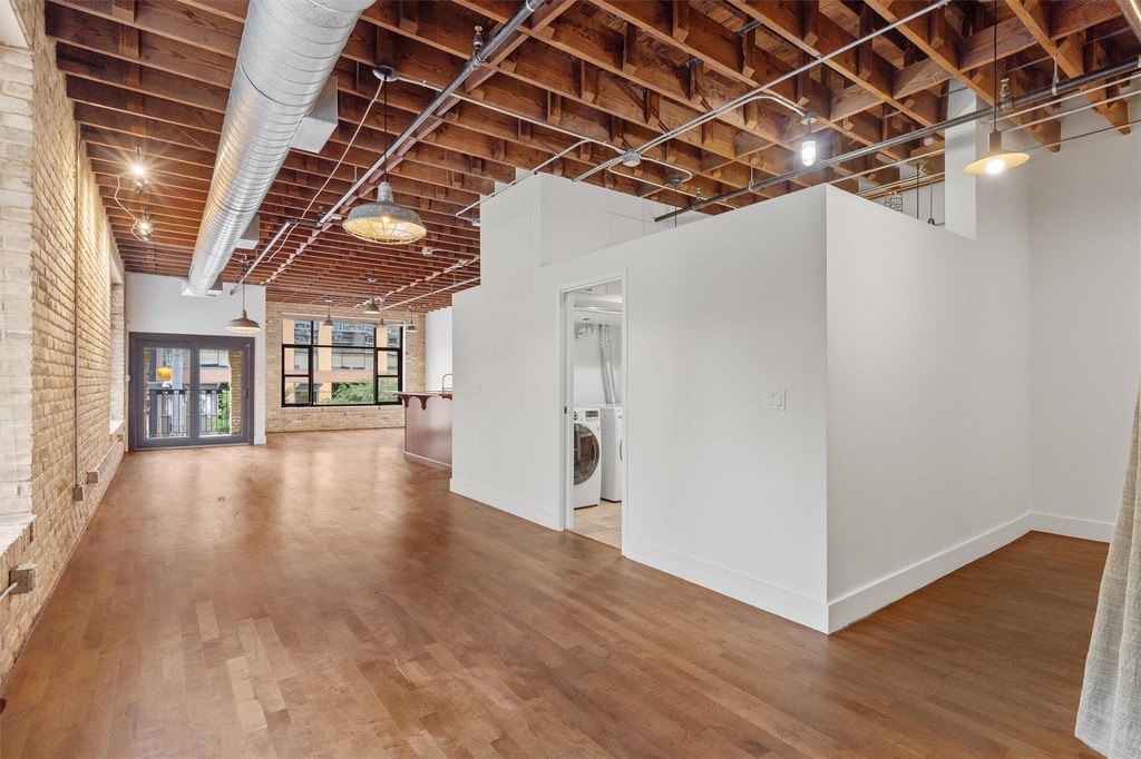 411 Brazos St - Photo 25