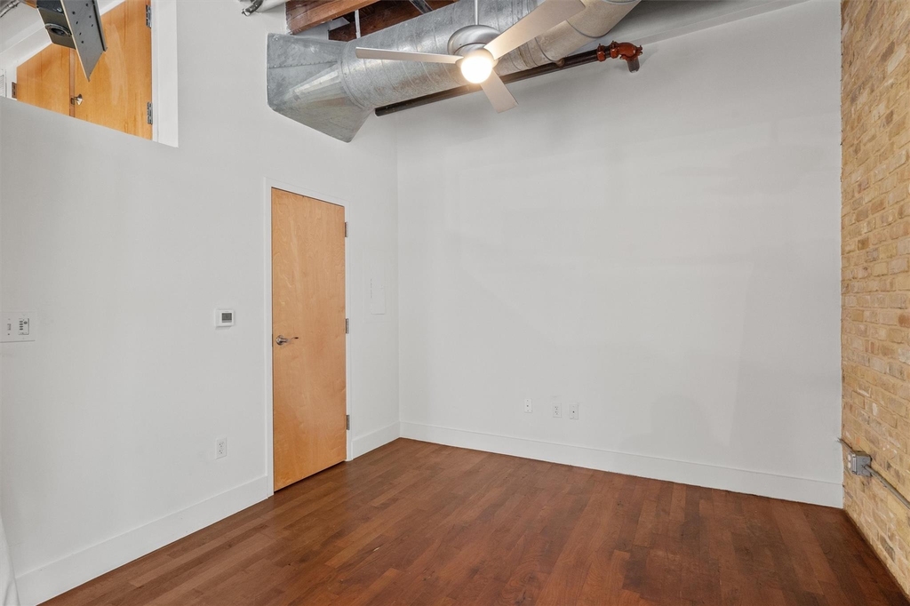 411 Brazos St - Photo 27