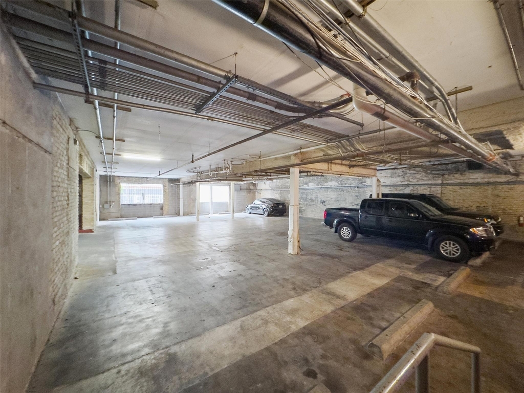 411 Brazos St - Photo 19