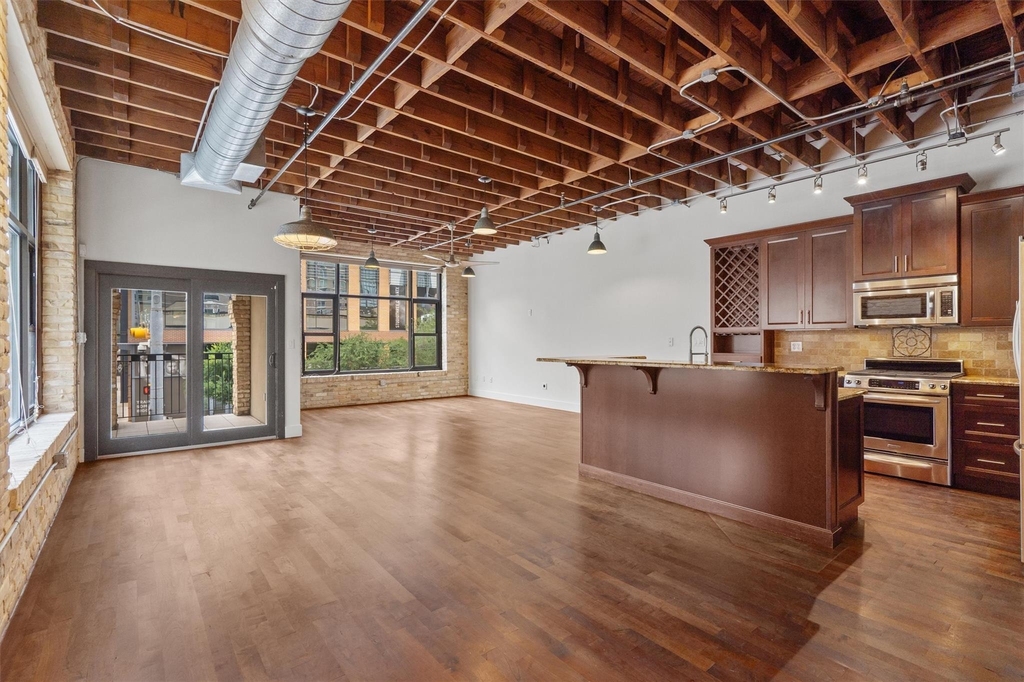411 Brazos St - Photo 0