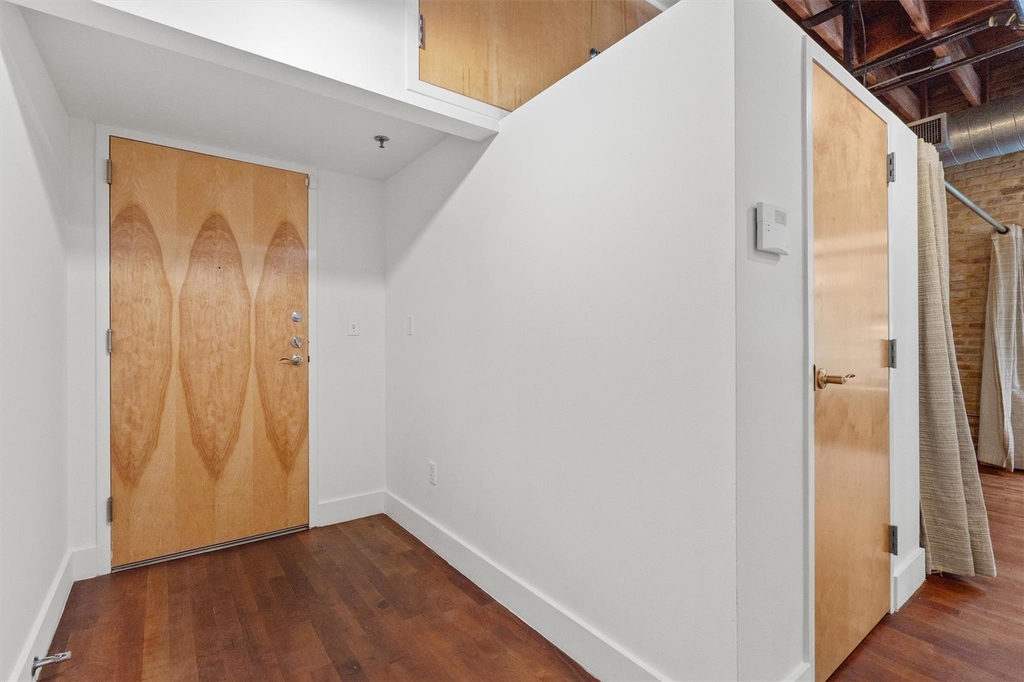 411 Brazos St - Photo 24