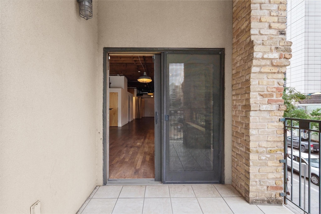 411 Brazos St - Photo 16