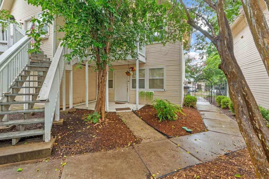 1110 W 22nd St - Photo 2