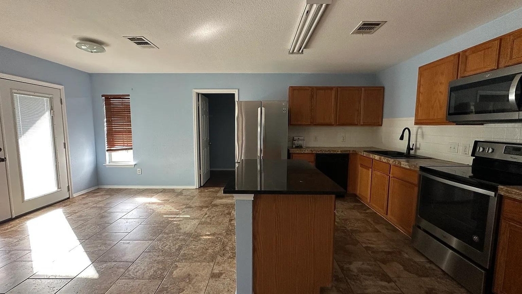 13105 Lofton Cliff Dr - Photo 3