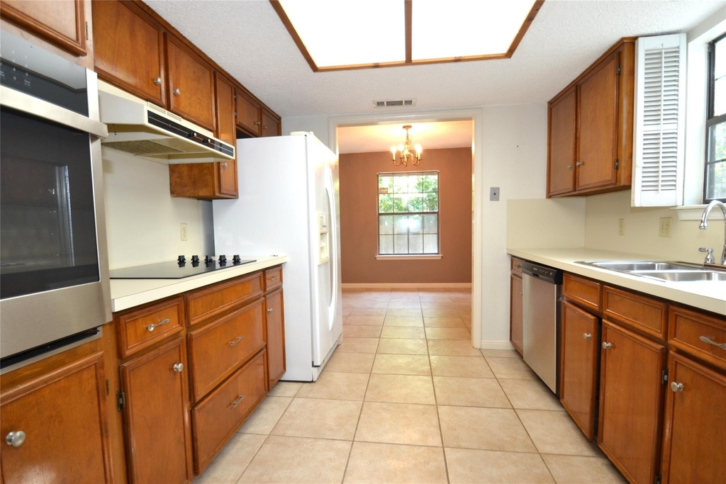 8833 Tallwood Dr - Photo 9