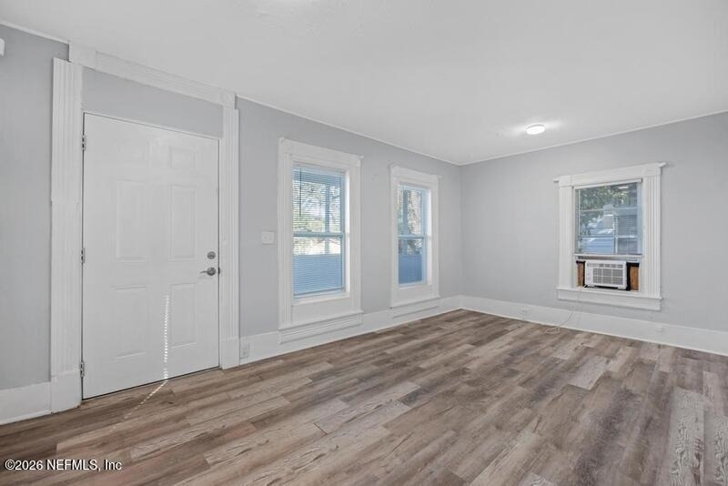 1648 W 36th Street - Photo 3