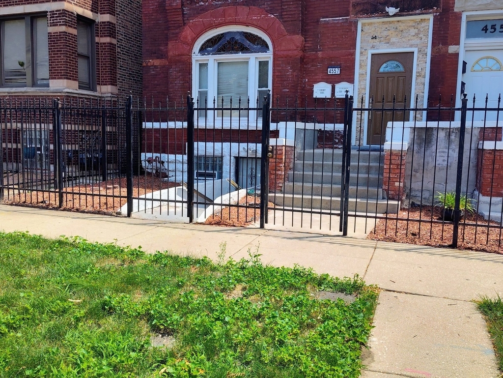 4557 S Wabash Avenue - Photo 0