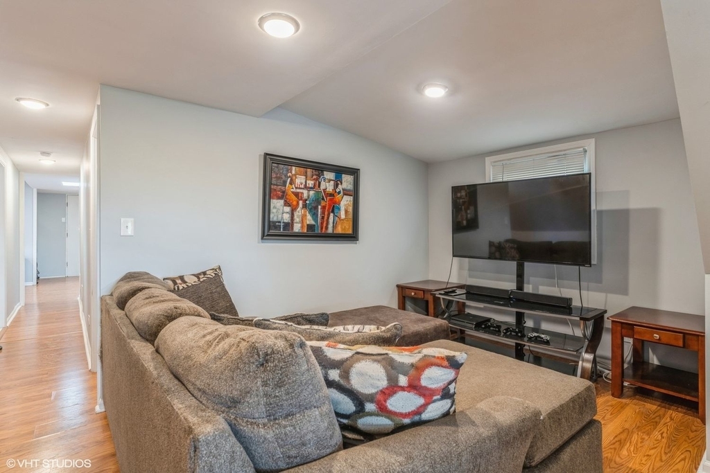 3575 N Milwaukee Avenue - Photo 2