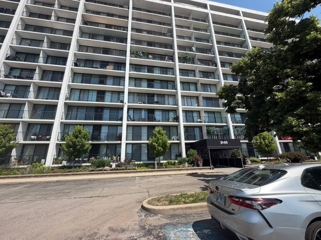 2005 S Finley Road - Photo 1