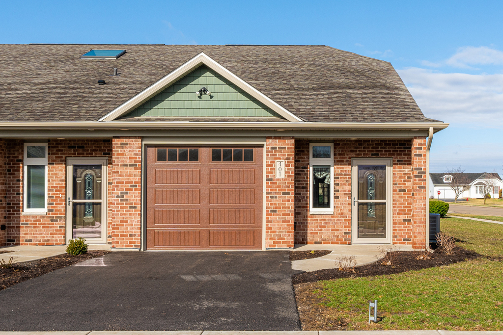 101 Cobblestone Court - Photo 0