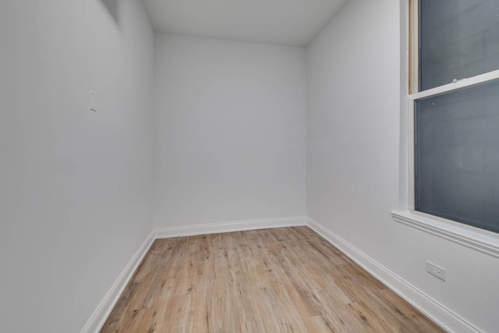 2029 N Damen Avenue - Photo 11