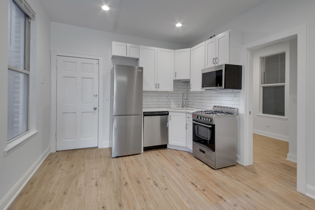 2029 N Damen Avenue - Photo 3
