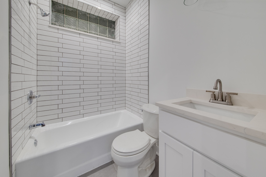 2029 N Damen Avenue - Photo 10
