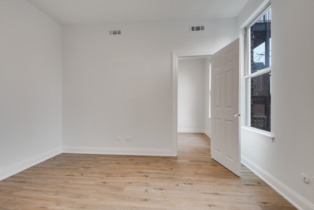 2029 N Damen Avenue - Photo 8