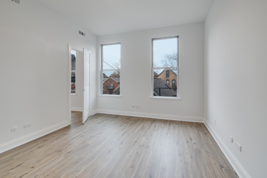 2029 N Damen Avenue - Photo 6