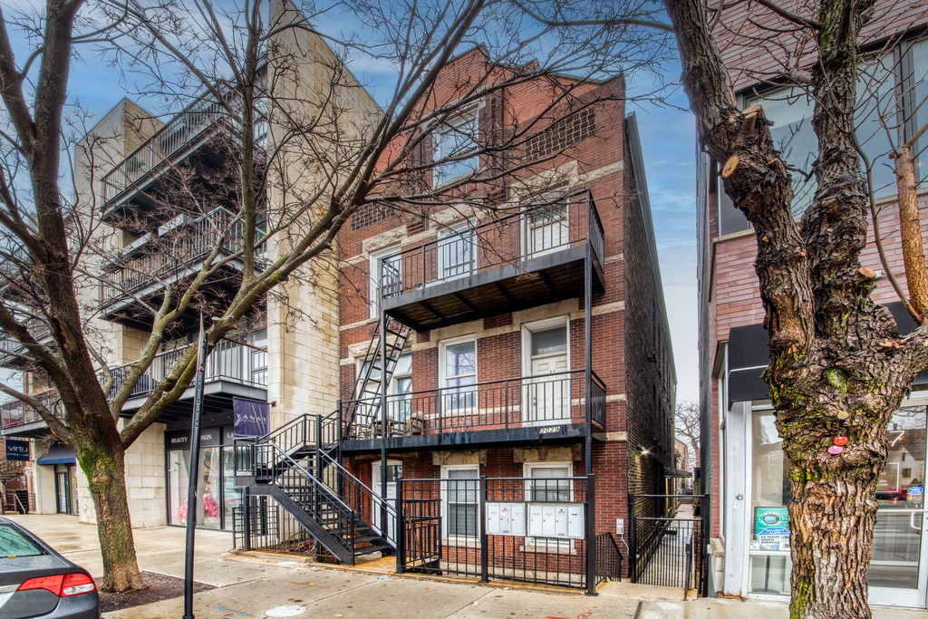2029 N Damen Avenue - Photo 0