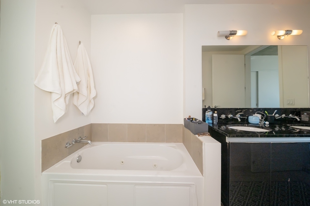 600 N Fairbanks Court - Photo 5