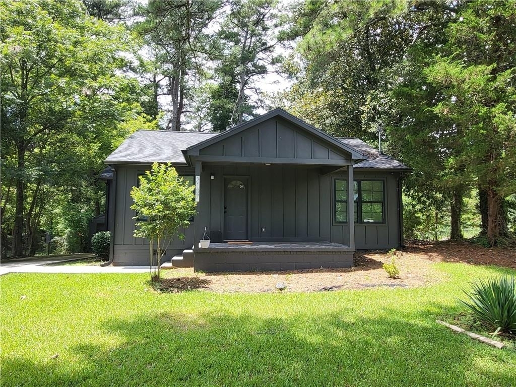 2107 Pinehurst Drive - Photo 0