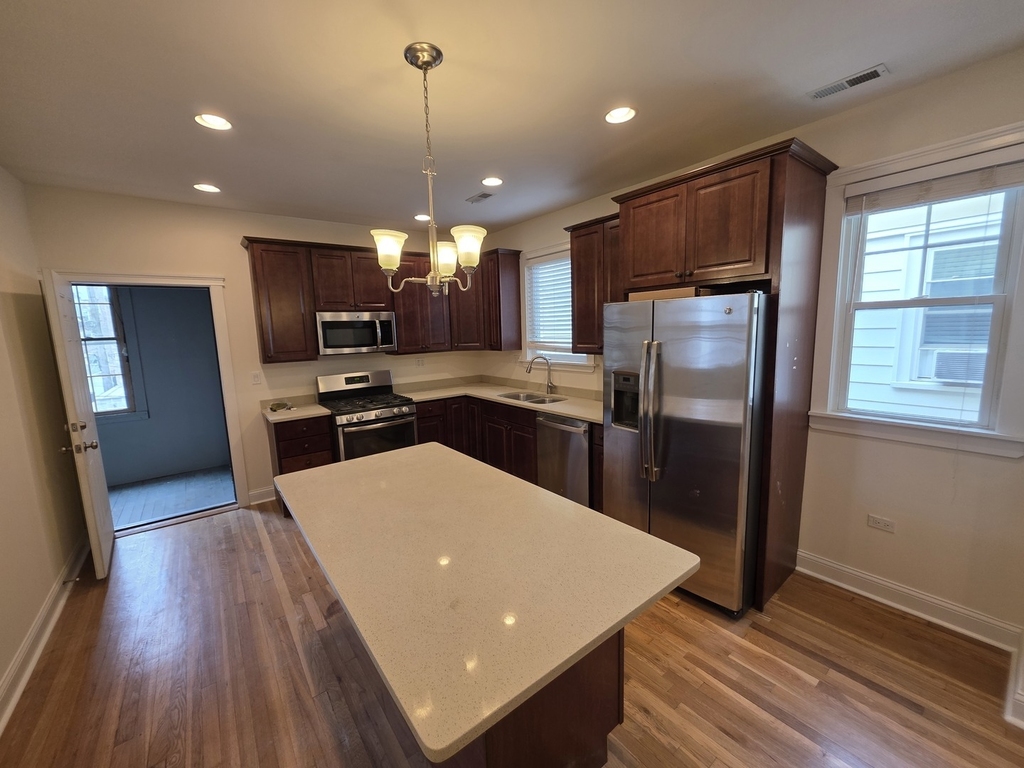 2343 W Winona Street - Photo 2