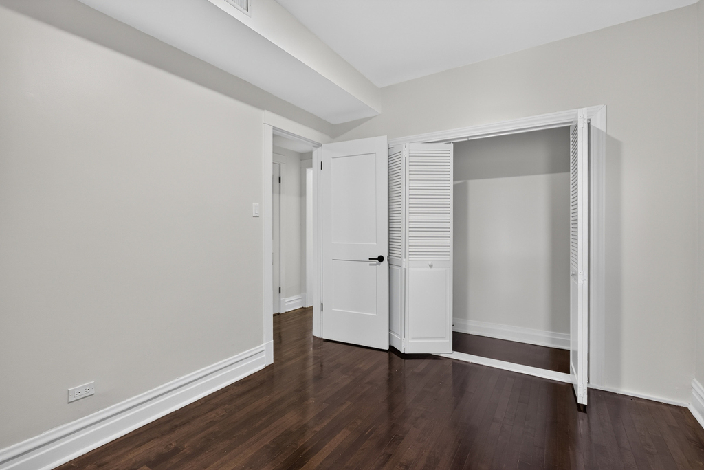 3023 W Wellington Avenue - Photo 10