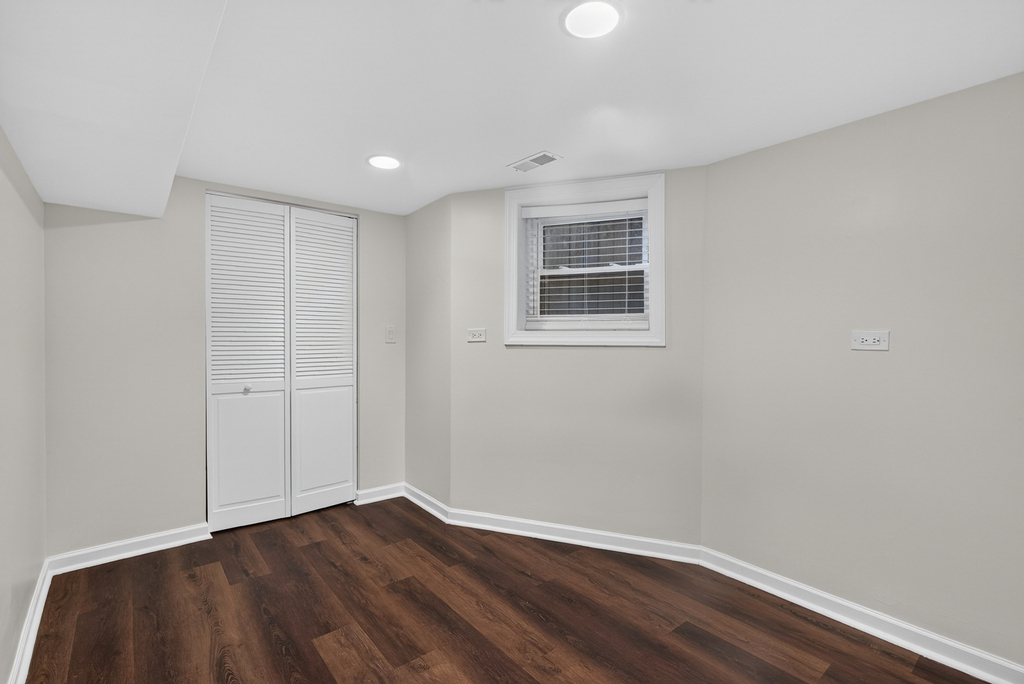 3023 W Wellington Avenue - Photo 20