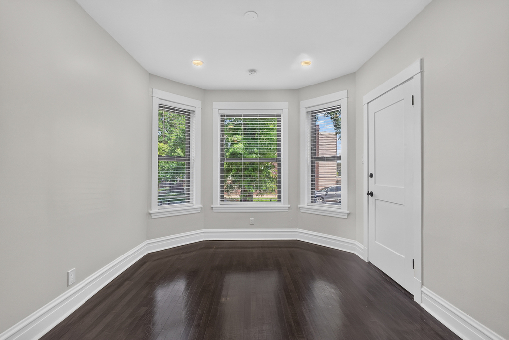 3023 W Wellington Avenue - Photo 4
