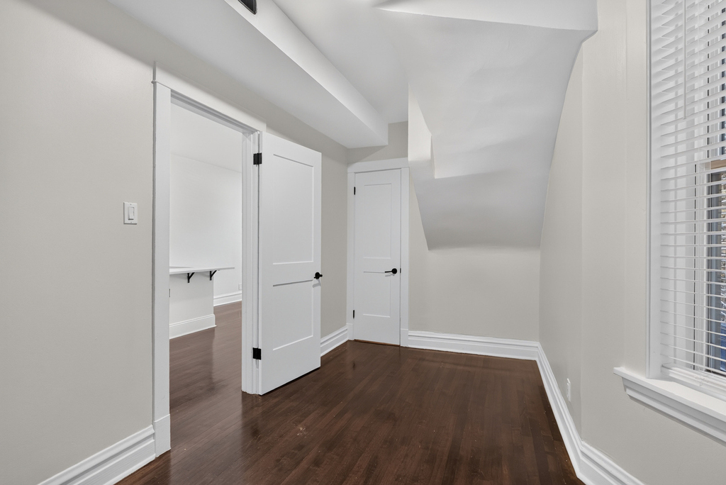 3023 W Wellington Avenue - Photo 9